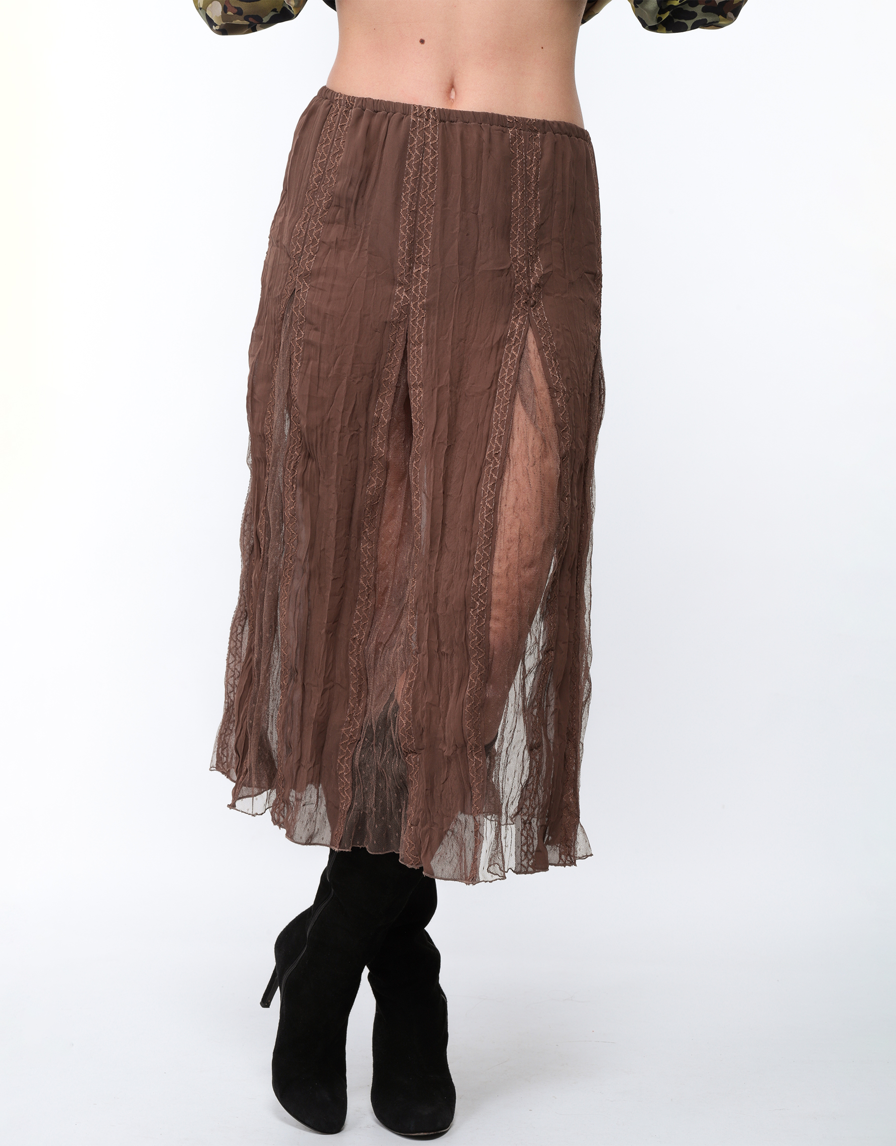 Hollow pleated skirt in embossed silk and brown spirit point tulle